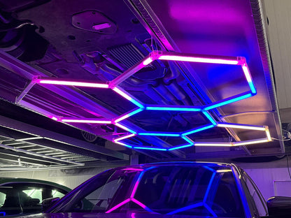 LED lempa HEXAGON RGB 180W Panelinis apšvietimas dirbtuvėms, namams + programėlės ir pultelio valdymas