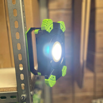 LED lemputė su akumuliatoriumi 10W