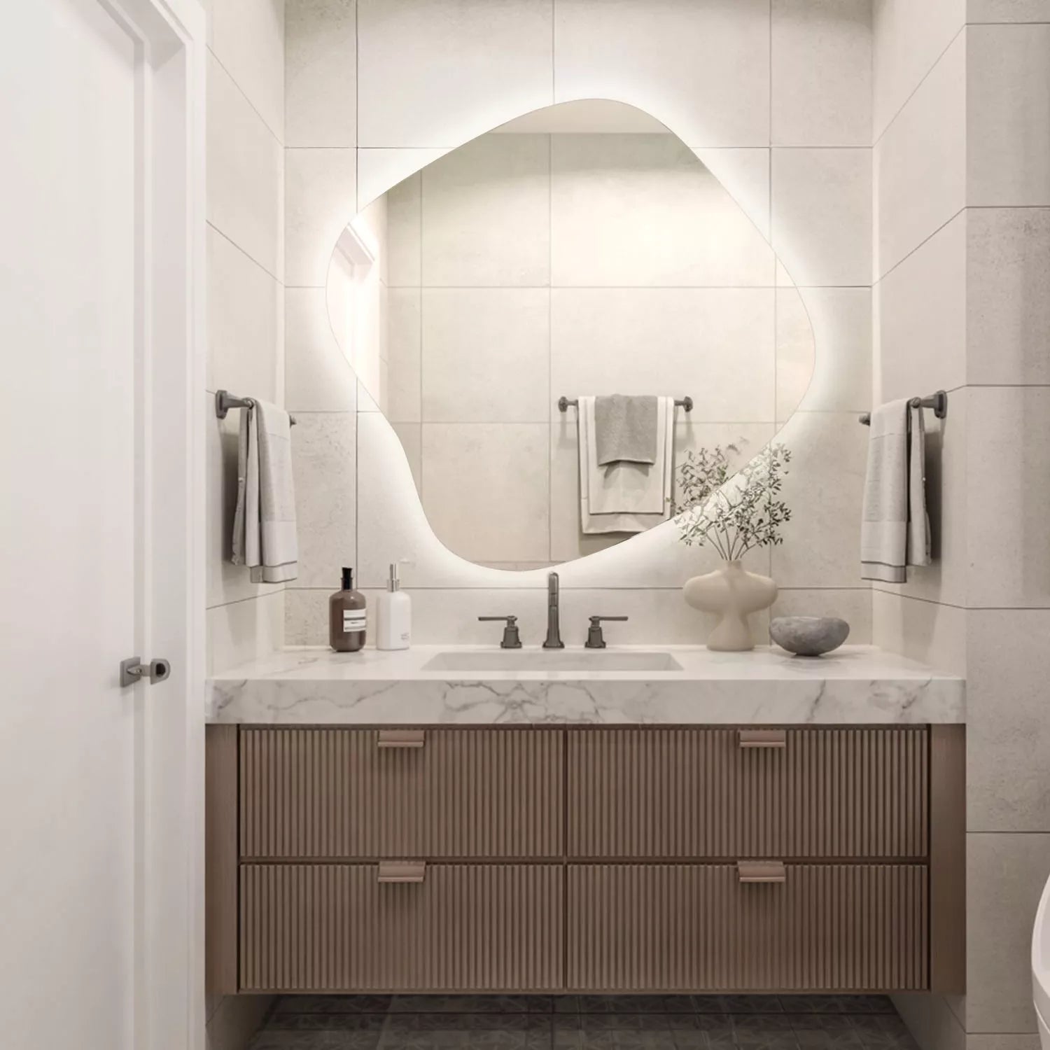 LED veidrodis Netaisyklingas Sieninis Makiažui ir Miegamajam „Glamour Design“