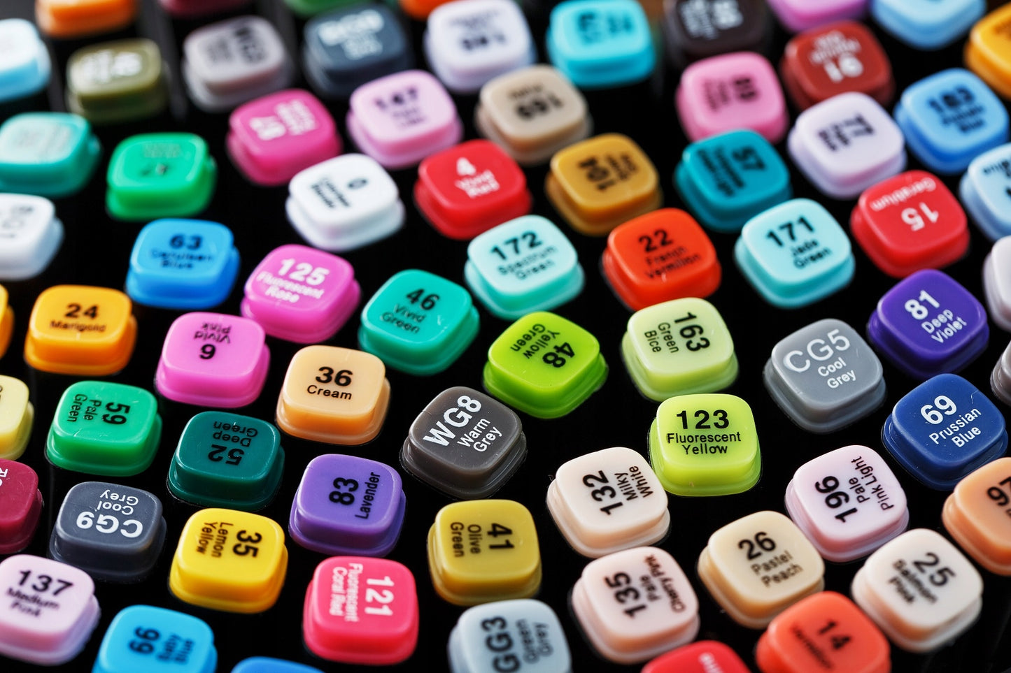 ALKOHOLINIAI ŽYMĖTUVAI 80 VNT., Dvipusiai „Pro“ flomasteriai, rinkinys su krepšiu