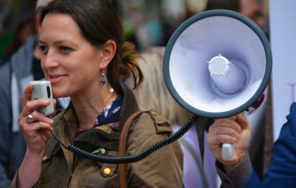 Labai Garsus Megafonas su Sirena ir Pavojaus Signalu, Mikrofonu, skirtas Maršams ir Protestams, 30W, 108dB, HQ