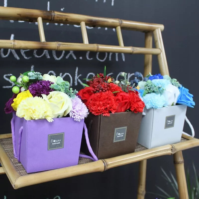 Muilo gėlių puokštė „Violetinis sodas“ – elegantiška dovana