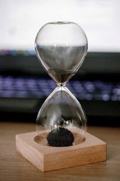 Magnetinis smėlio laikrodis – unikali ir stilinga dovana