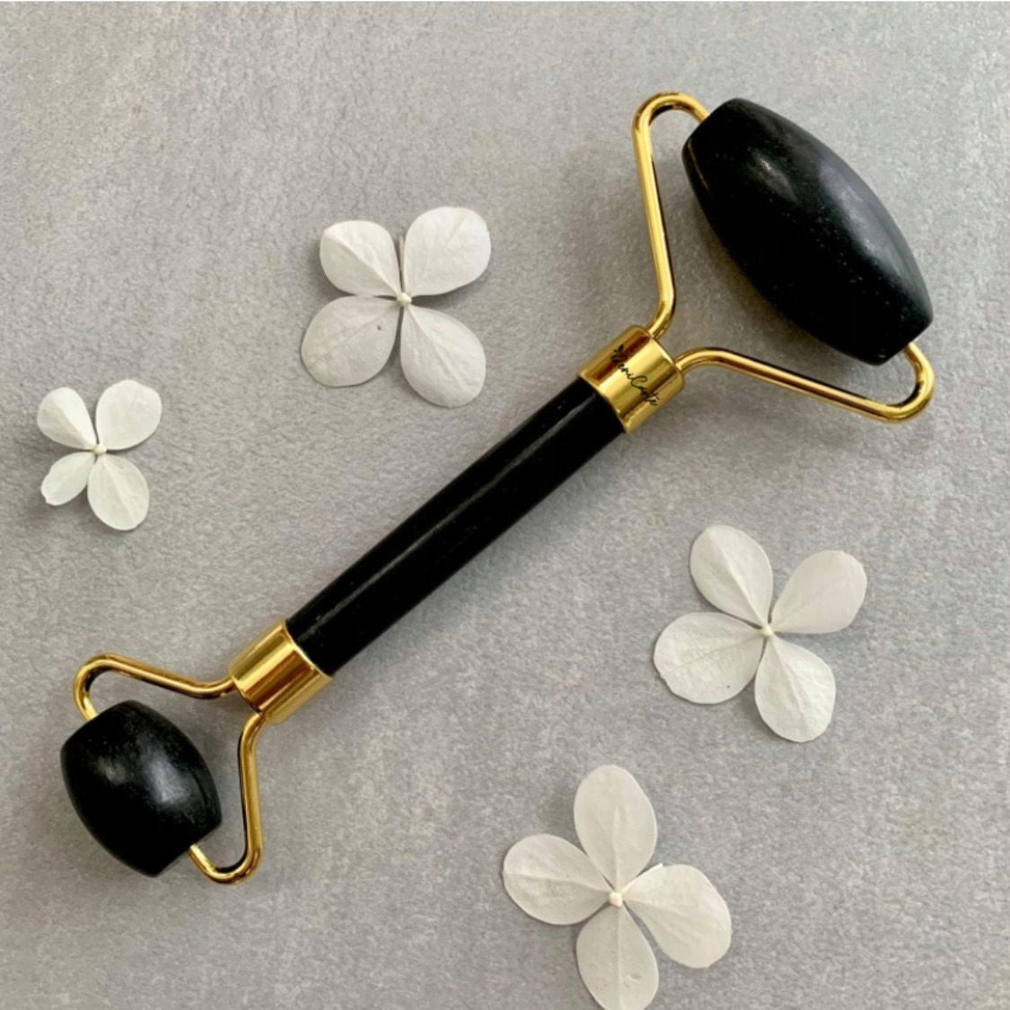 Veido masažuoklis Gua Sha akmuo, juodas nefrito volelis, dovanų rinkinys