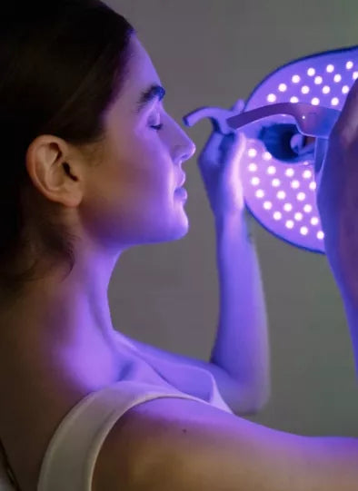 LED veido kaukė – fotoninio švytėjimo režimai, atjauninanti odą