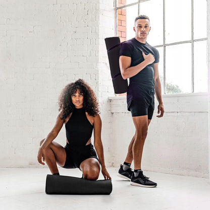 Guminis jogos ir pilateso kilimėlis treniruotėms sporto salėje