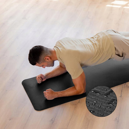 Guminis jogos ir pilateso kilimėlis treniruotėms sporto salėje