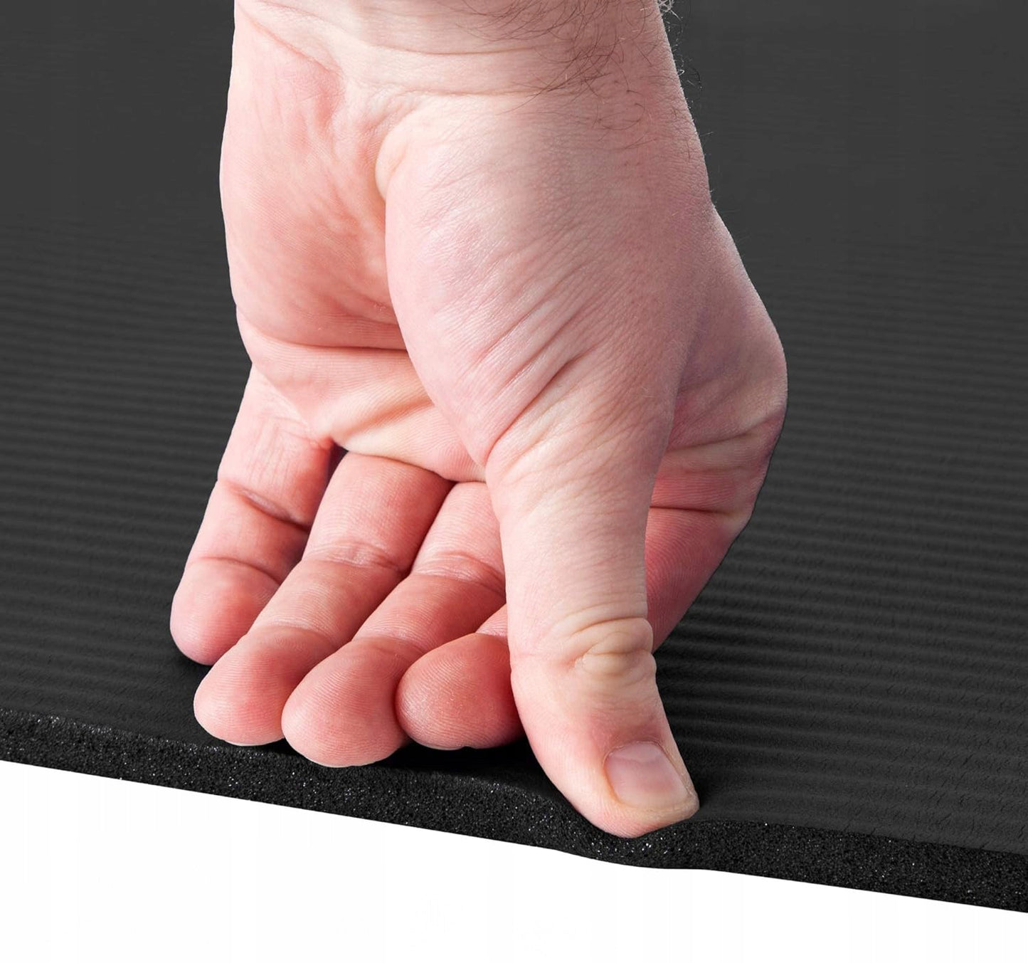 Guminis jogos ir pilateso kilimėlis treniruotėms sporto salėje