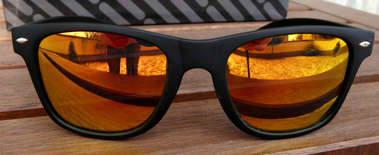 VYRIŠKI POLIARIZUOTI VEIDRODINIAI AKINIAI NERDY