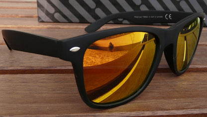 VYRIŠKI POLIARIZUOTI VEIDRODINIAI AKINIAI NERDY