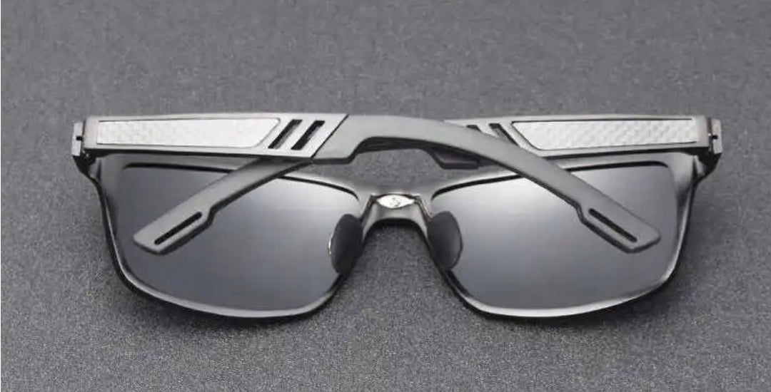 Vyriški saulės akiniai KINGSEVEN – poliarizuoti UV400, rinkinys su dėklu