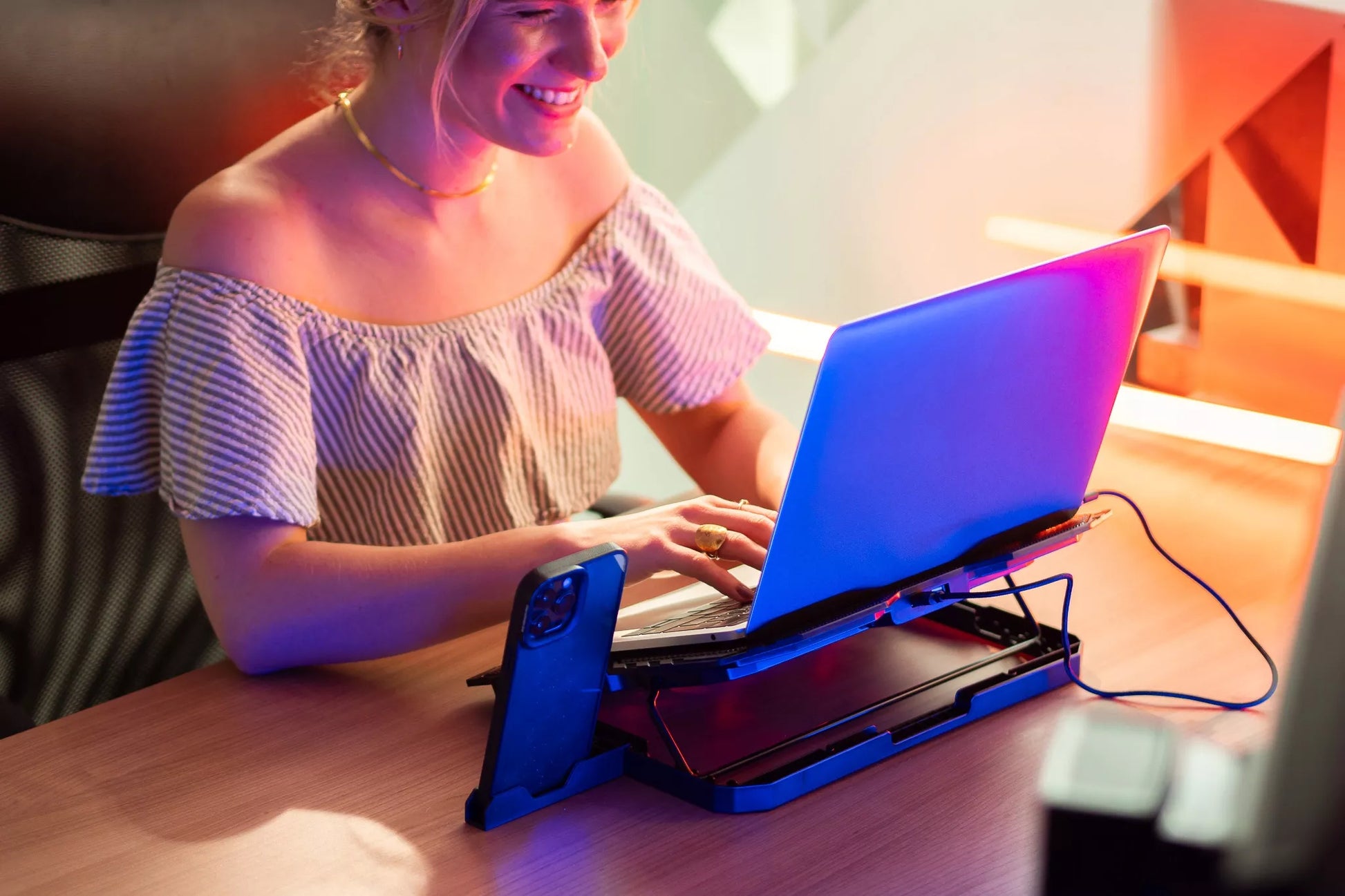 Aušinimo stovas nešiojamam kompiuteriui 15,6' žaidimams, didelis, LED, USB šakytuvas