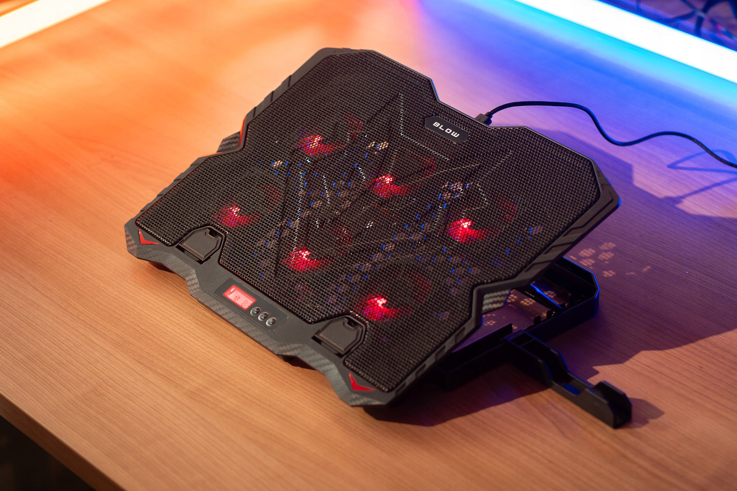 Aušinimo stovas nešiojamam kompiuteriui 15,6' žaidimams, didelis, LED, USB šakytuvas