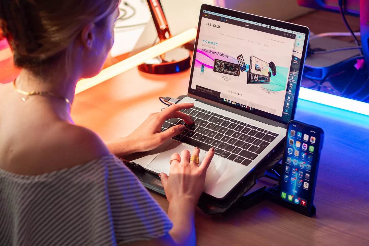 Aušinimo stovas nešiojamam kompiuteriui 15,6' žaidimams, didelis, LED, USB šakytuvas