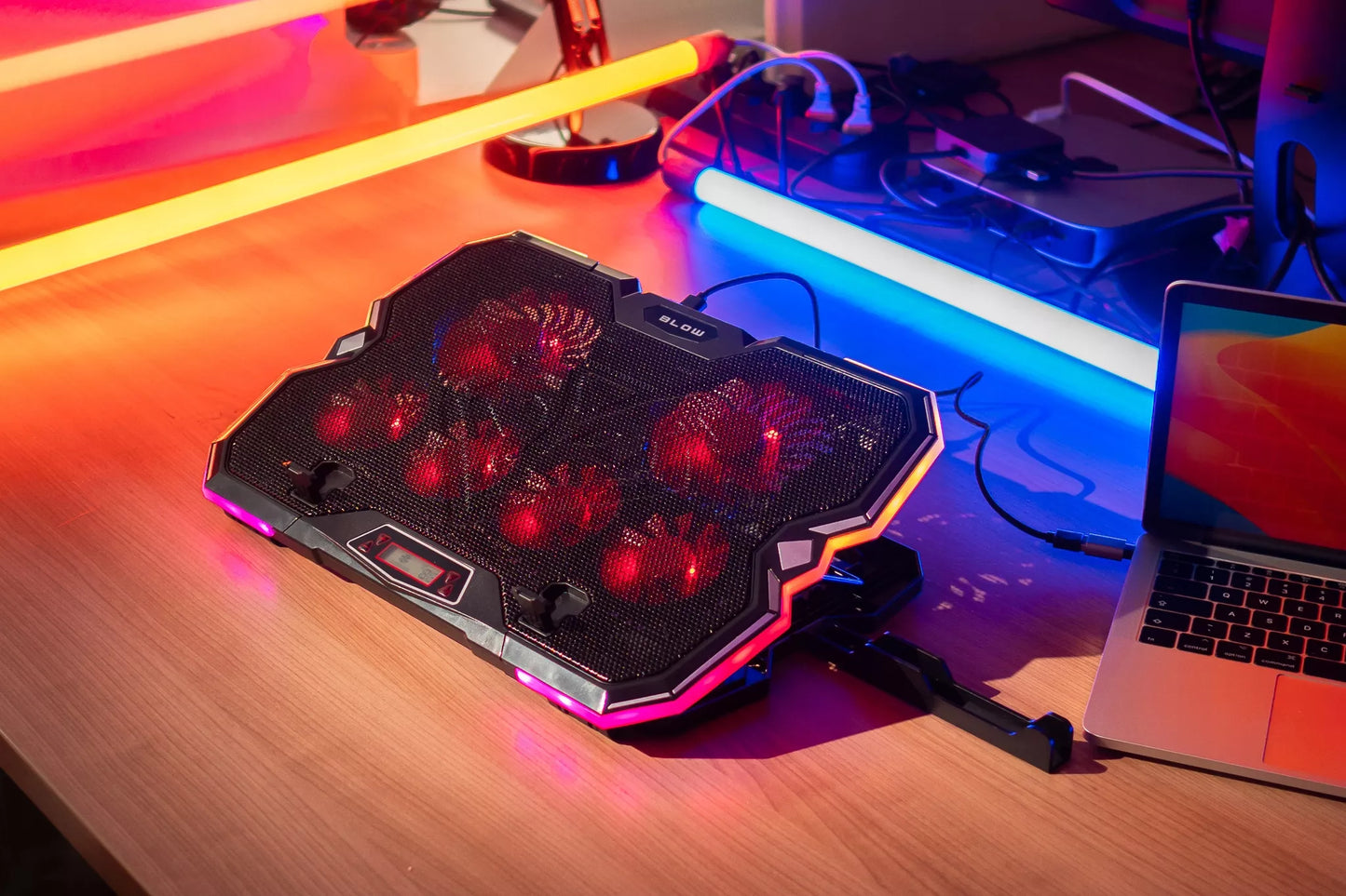 Aušinimo stovas nešiojamam kompiuteriui, reguliuojamas 9-17", LED RGB, 2x USB
