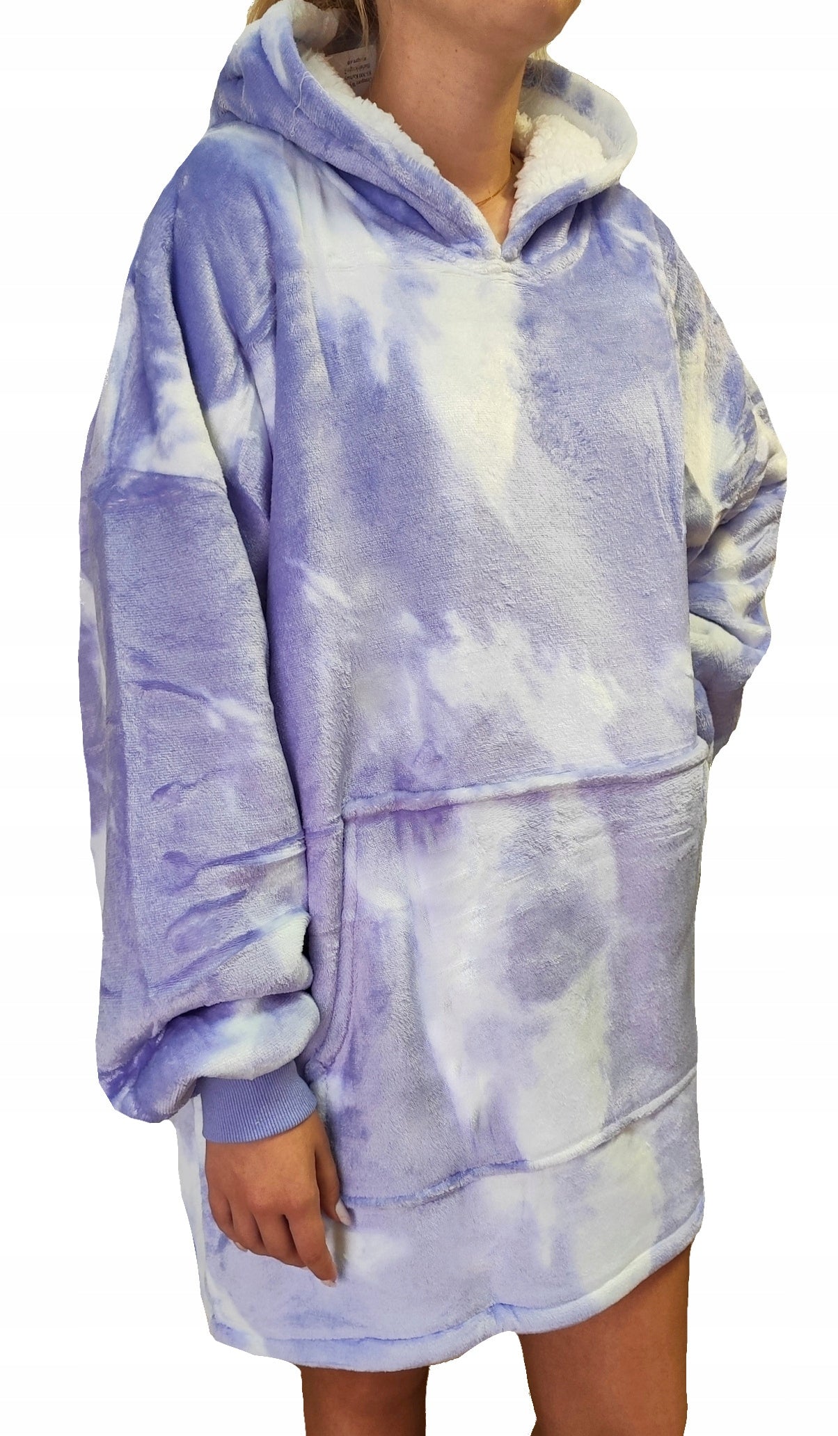 Negabaritinė antklodė su gobtuvu, oversize džemperis 2 viename – raštuota antklodė-džemperis