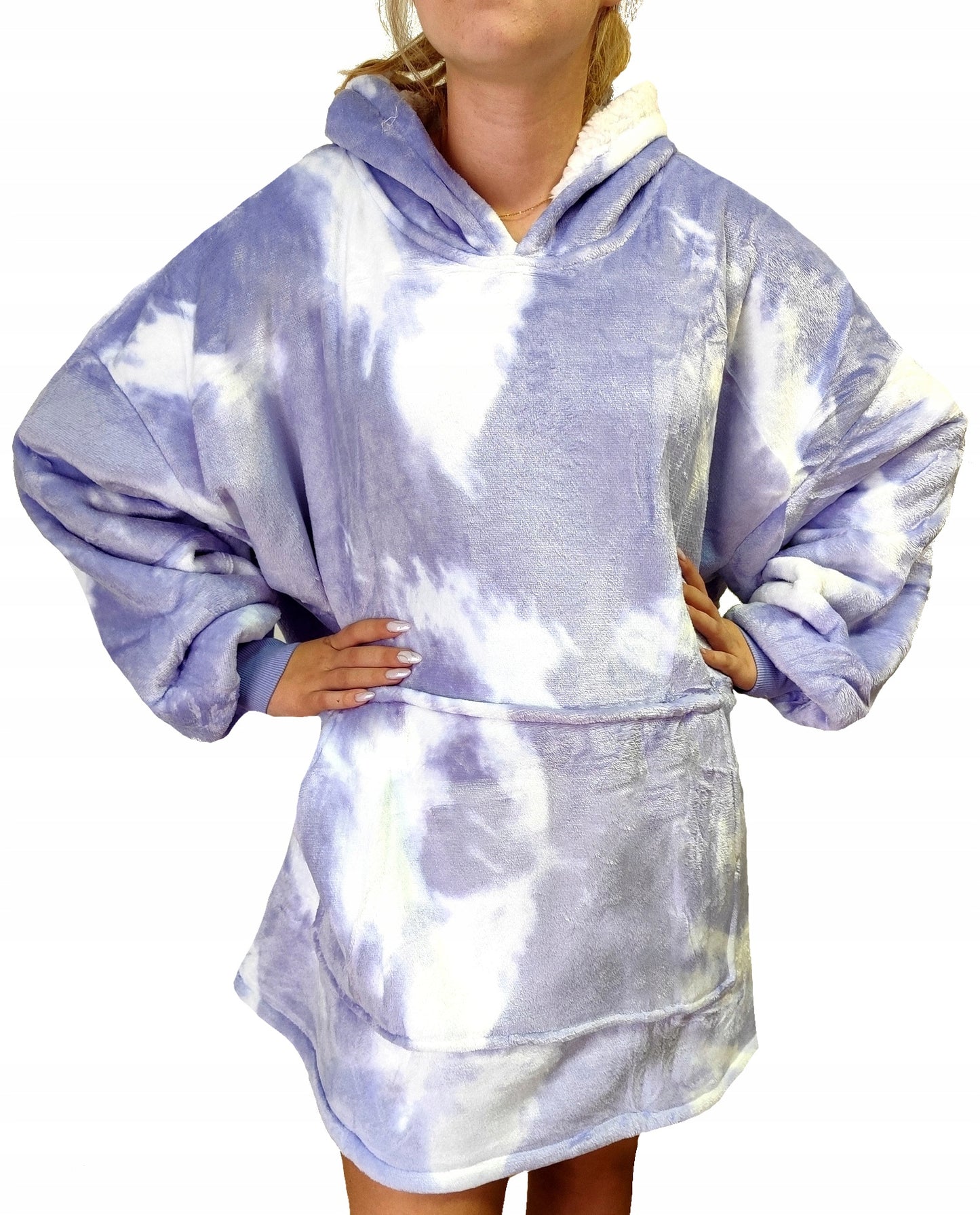 Negabaritinė antklodė su gobtuvu, oversize džemperis 2 viename – raštuota antklodė-džemperis