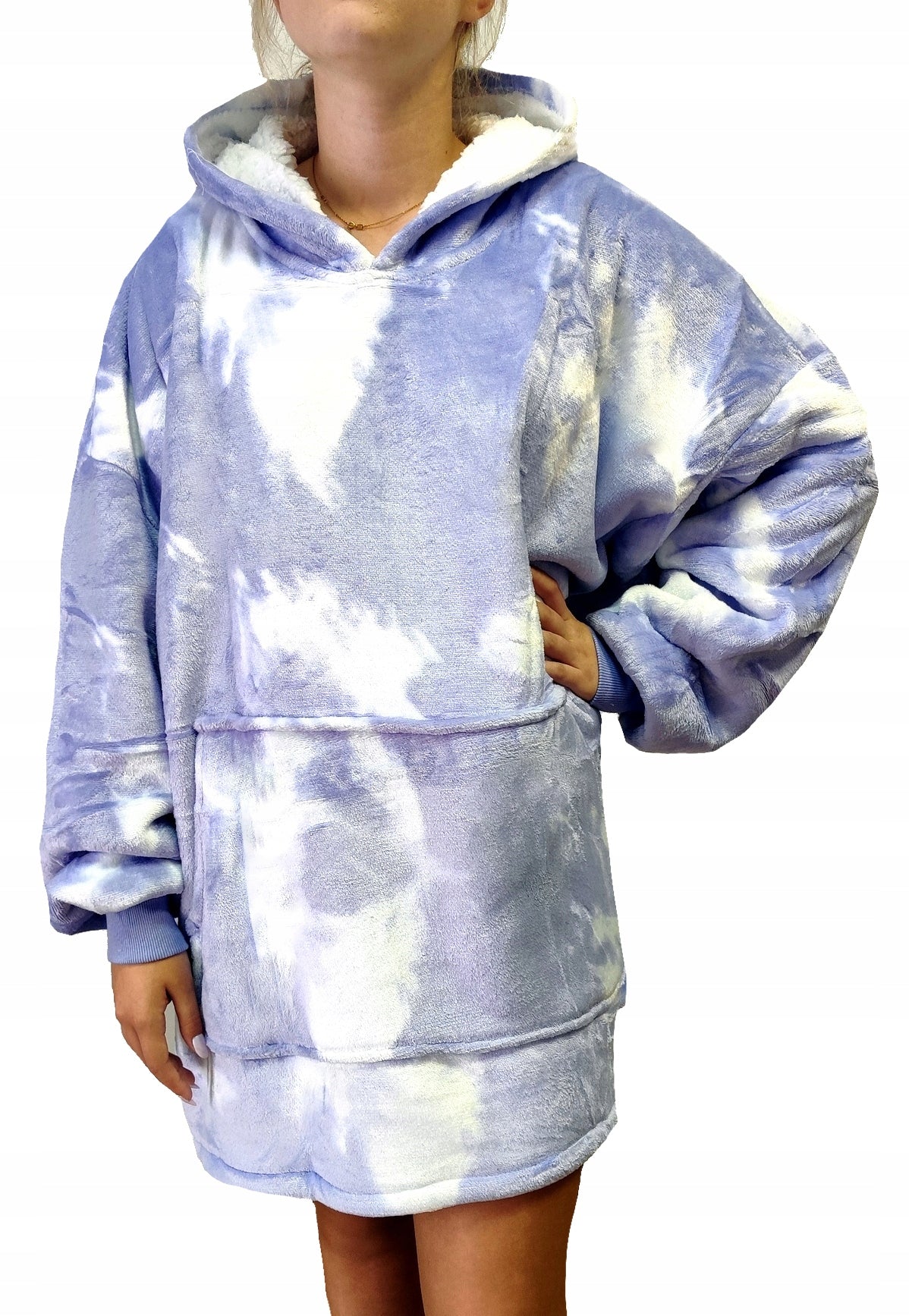 Negabaritinė antklodė su gobtuvu, oversize džemperis 2 viename – raštuota antklodė-džemperis