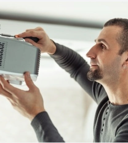 Projektorius ANDROID 11 12000lm FHD 4K Idėja Komunijai