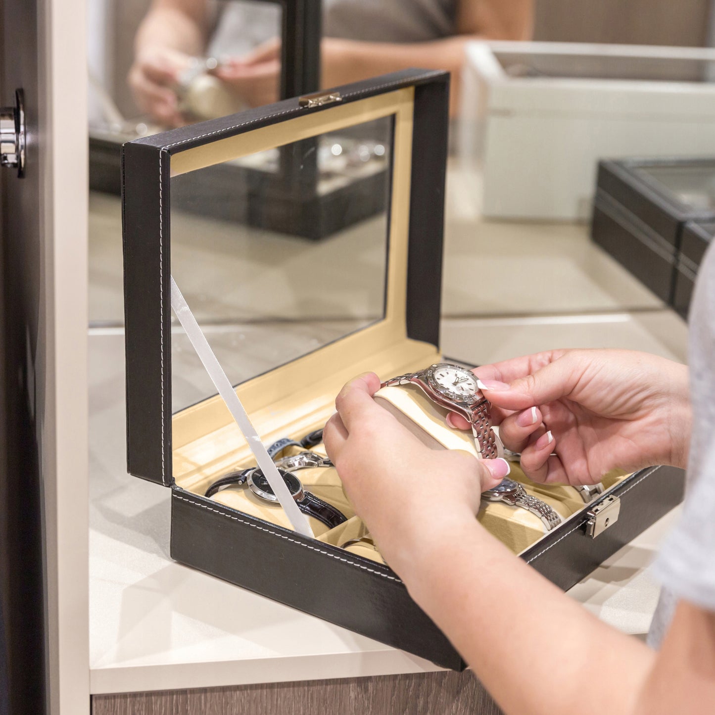 Elegantiška talpi dėžutė-organizatorius laikrodžiams, 12 vnt.