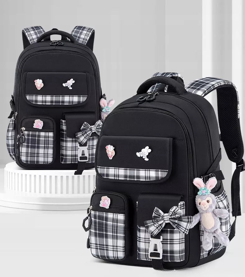 Mokyklos kuprinė mergaitėms K&M KRATKA juoda A4 15” su priedais D071