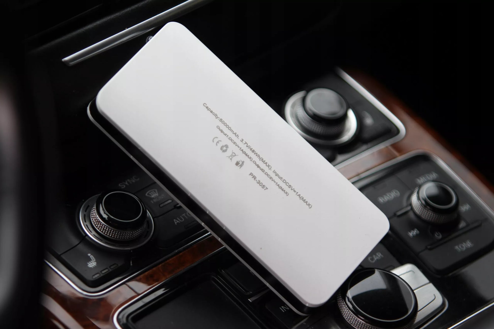 PowerBank Ekranas 3xUSB Žibintuvėlis