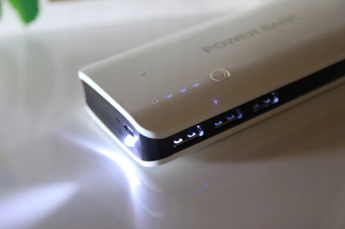 PowerBank Ekranas 3xUSB Žibintuvėlis