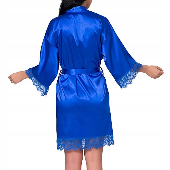 Satininis moteriškas chalatas su nėriniais, raiščiu, šliaužtinukai, spalvos