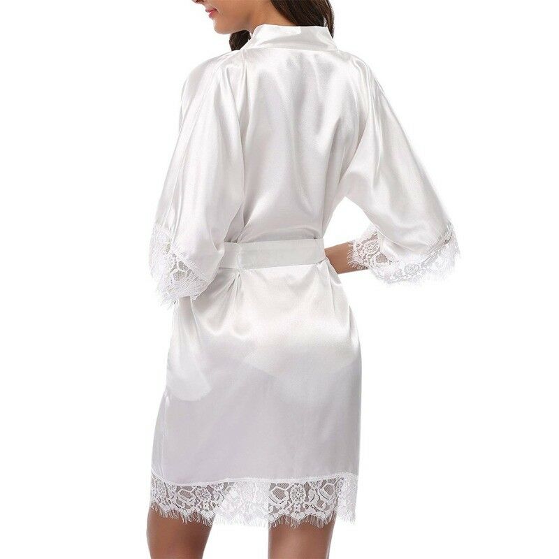 Satininis moteriškas chalatas su nėriniais, raiščiu, šliaužtinukai, spalvos