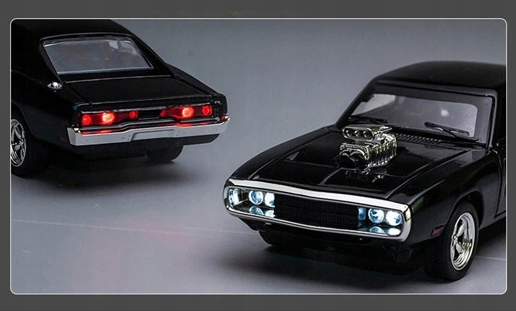 Kolekcionierinis automobilis 1:32 - DODGE CHARGER 1970, su stoveliu, dėžute, LED ir garsu