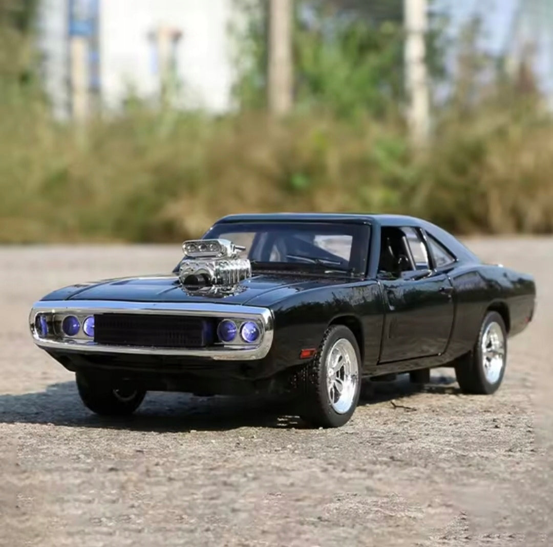 Kolekcionierinis automobilis 1:32 - DODGE CHARGER 1970, su stoveliu, dėžute, LED ir garsu
