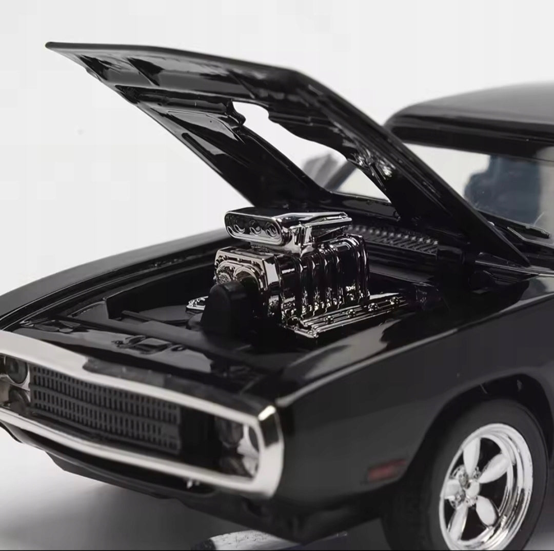 Kolekcionierinis automobilis 1:32 - DODGE CHARGER 1970, su stoveliu, dėžute, LED ir garsu