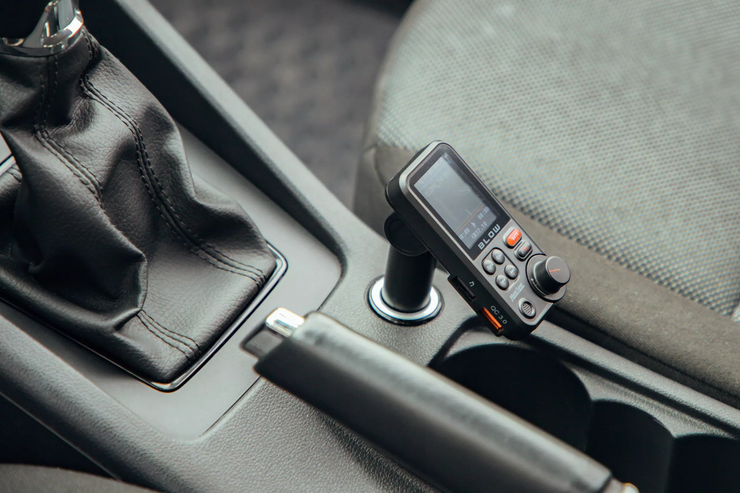 Automobilinis Bluetooth FM moduliatorius