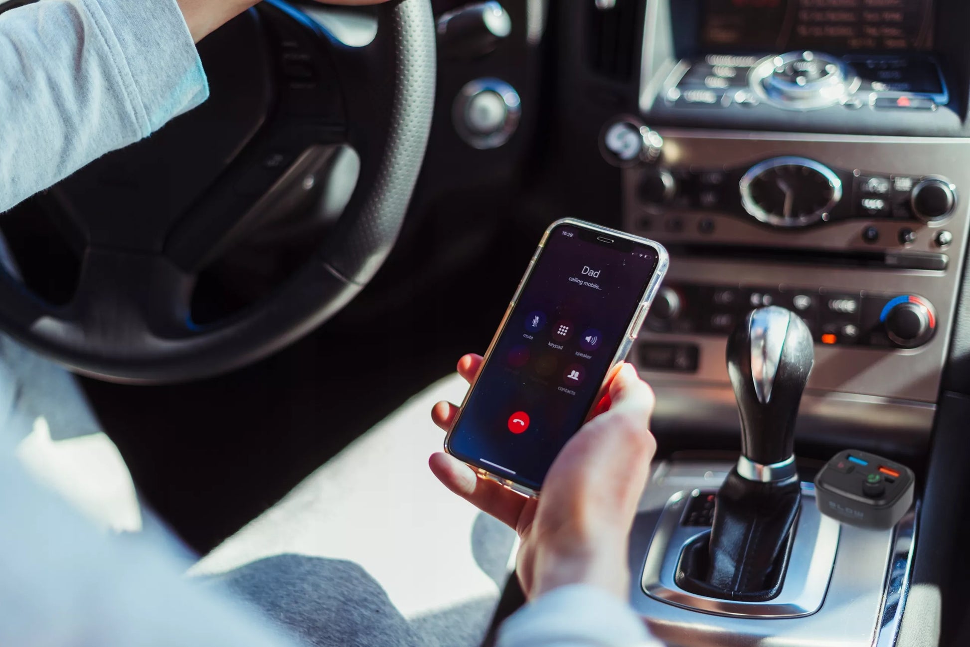 Automobilinis FM siųstuvas Bluetooth 5.3, galingas BASS, įkroviklis 30W