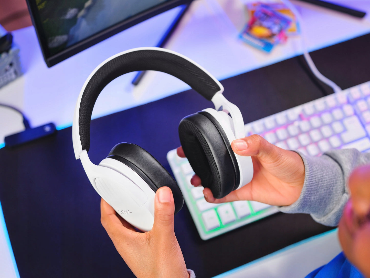 TRUST GXT489W FAYZO Ausinės Baltos