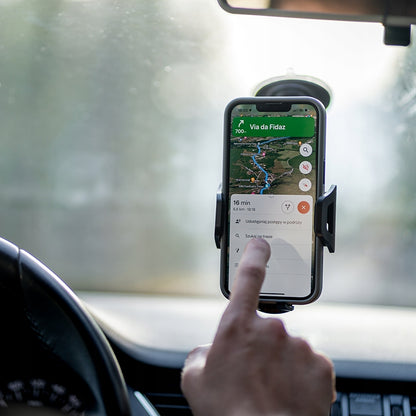 Tvirtas automobilinis laikiklis telefonui ant priekinio stiklo, prietaisų skydelio, salono