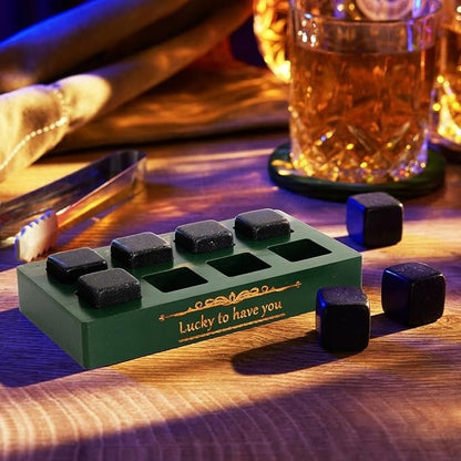 Whiskey dovanų rinkinys – taurės, atšaldymo akmenukai ir elegantiška medinė dėžutė