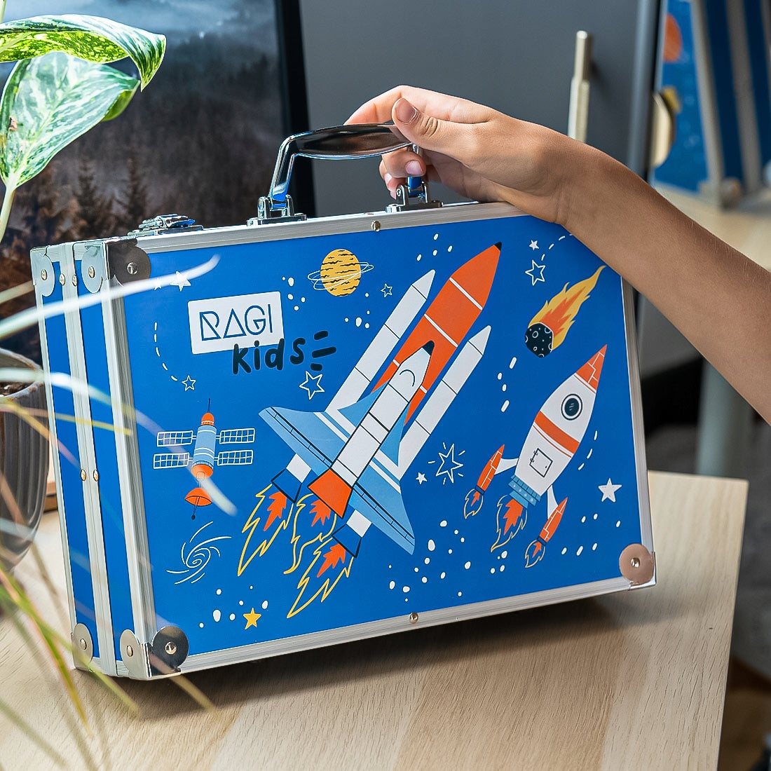 Meninis rinkinys tapybai ir piešimui vaikams, KREIDELĖS DĖKLE, 145 el.