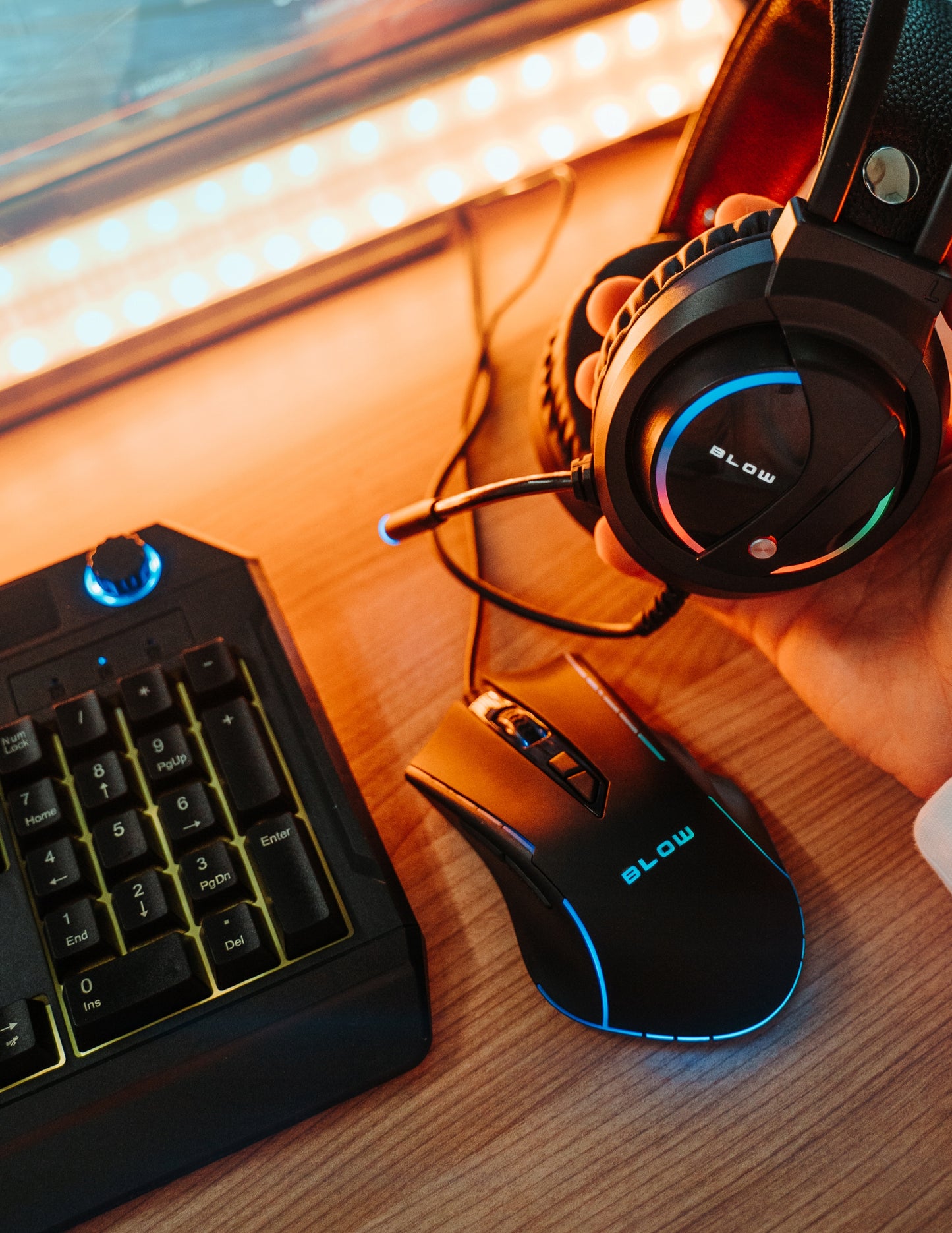 Žaidimų rinkinys žaidėjams: Klaviatūra, pelė, ausinės RGB LED 4-in-1