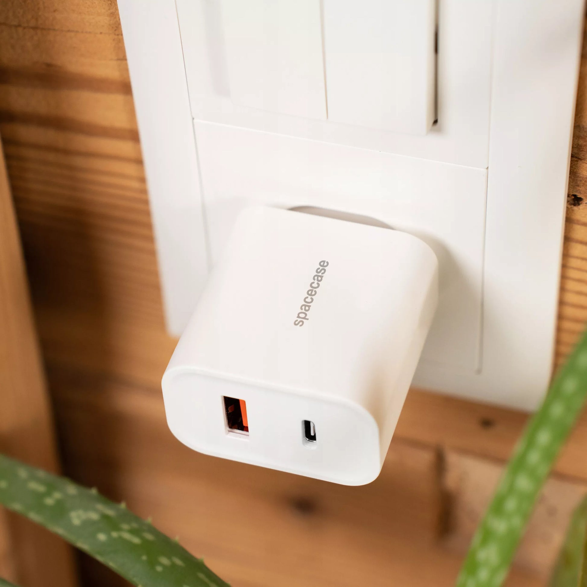 USB-C sieninis kroviklis 20W + Lightning kabelis iPhone