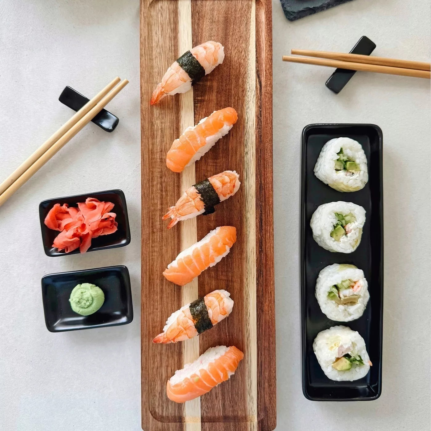 Sushi rinkinys 2 asmenims. Bambukinės lazdytės, dubenėliai, lėkštutė. Tadar 7 elementų