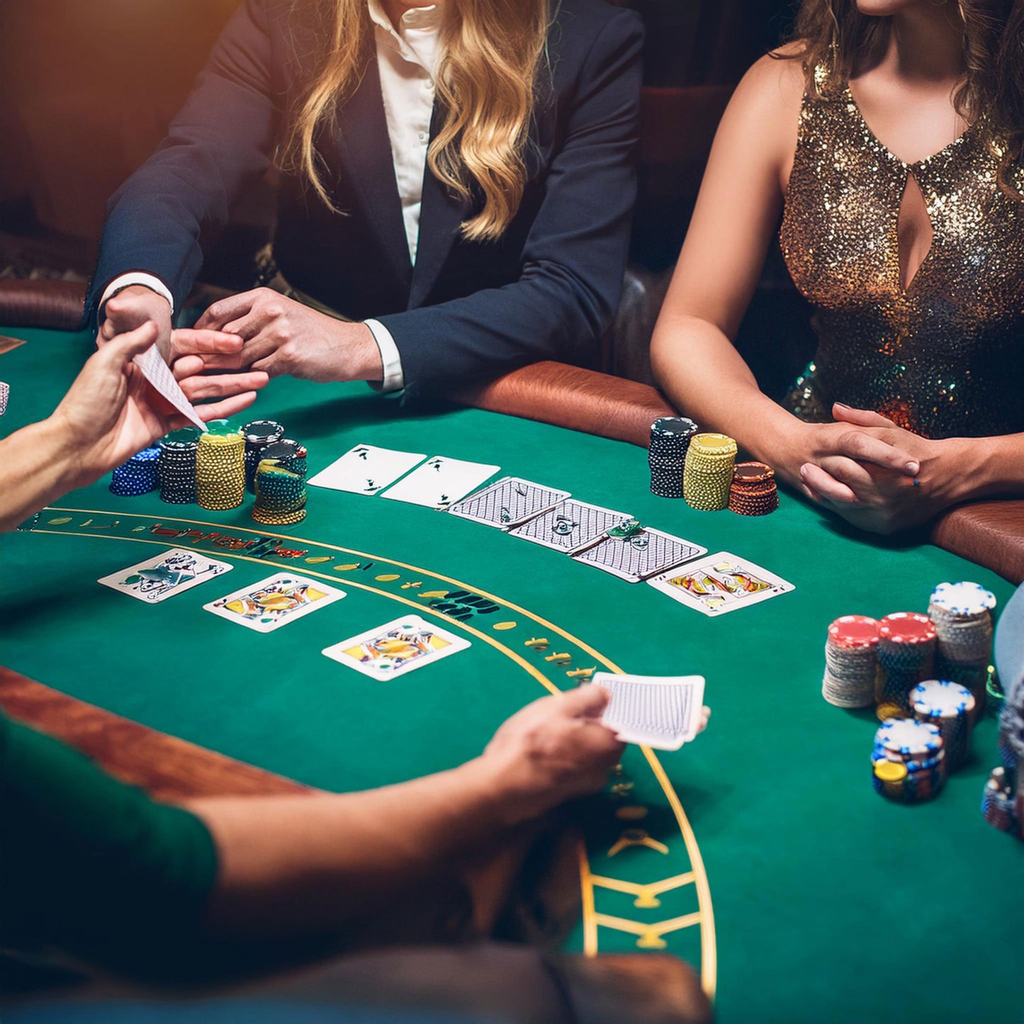 Premium Pokerio Rinkinys | 300 Žetonų, Lagaminas, Kortos, Kauliukai