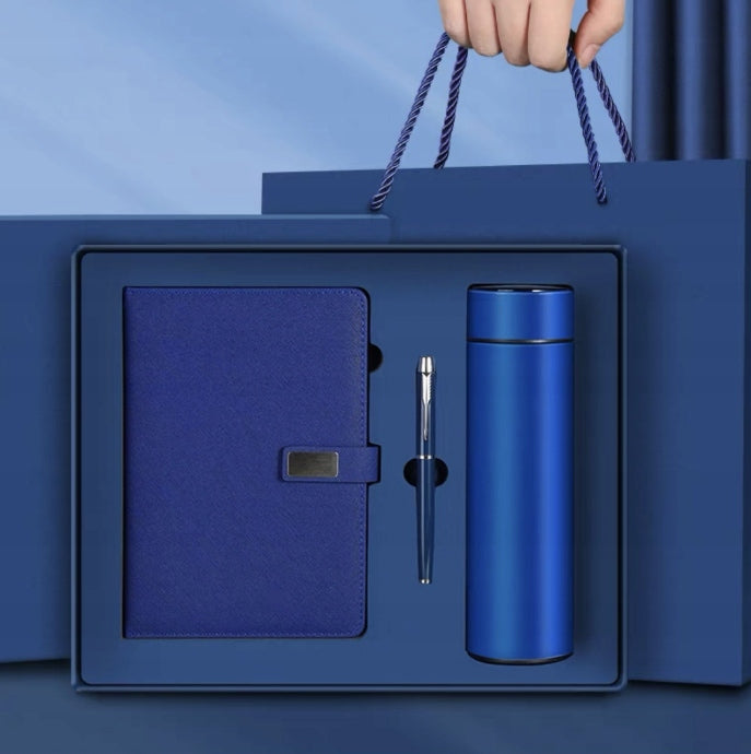 Mėlynas termopuodelio ir užrašinės dovanų rinkinys Kalėdoms ir dovanoms