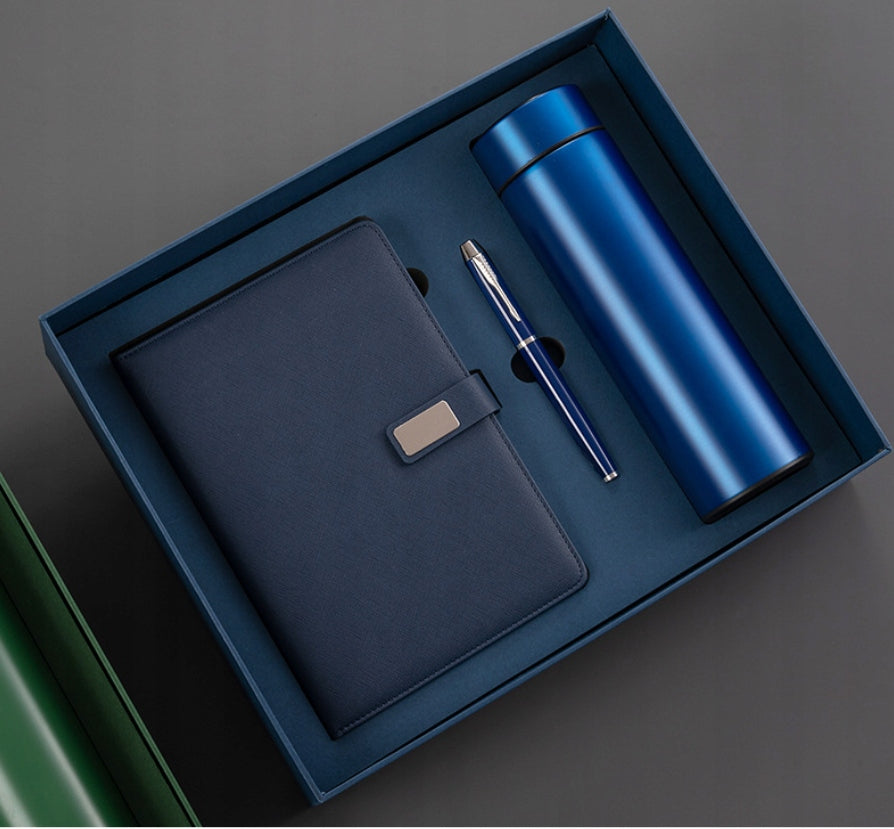 Mėlynas termopuodelio ir užrašinės dovanų rinkinys Kalėdoms ir dovanoms