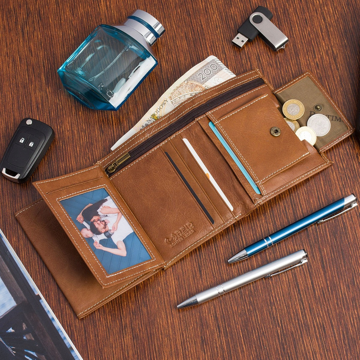 Vyriškas odinis diržo ir piniginės rinkinys rudos spalvos dėžutėje Beltimore