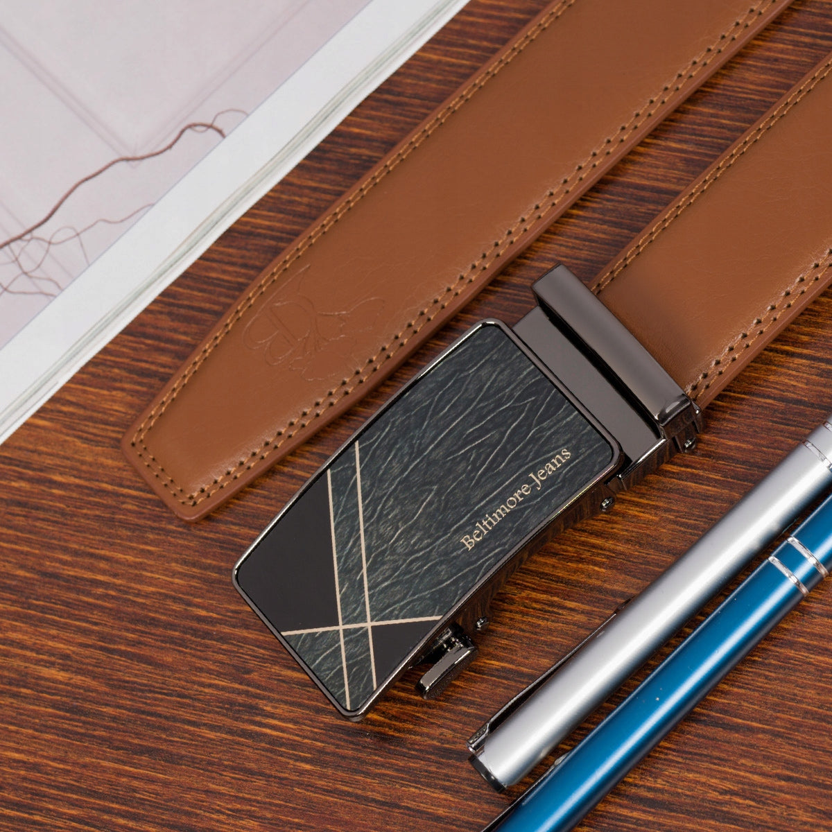 Vyriškas odinis diržo ir piniginės rinkinys rudos spalvos dėžutėje Beltimore