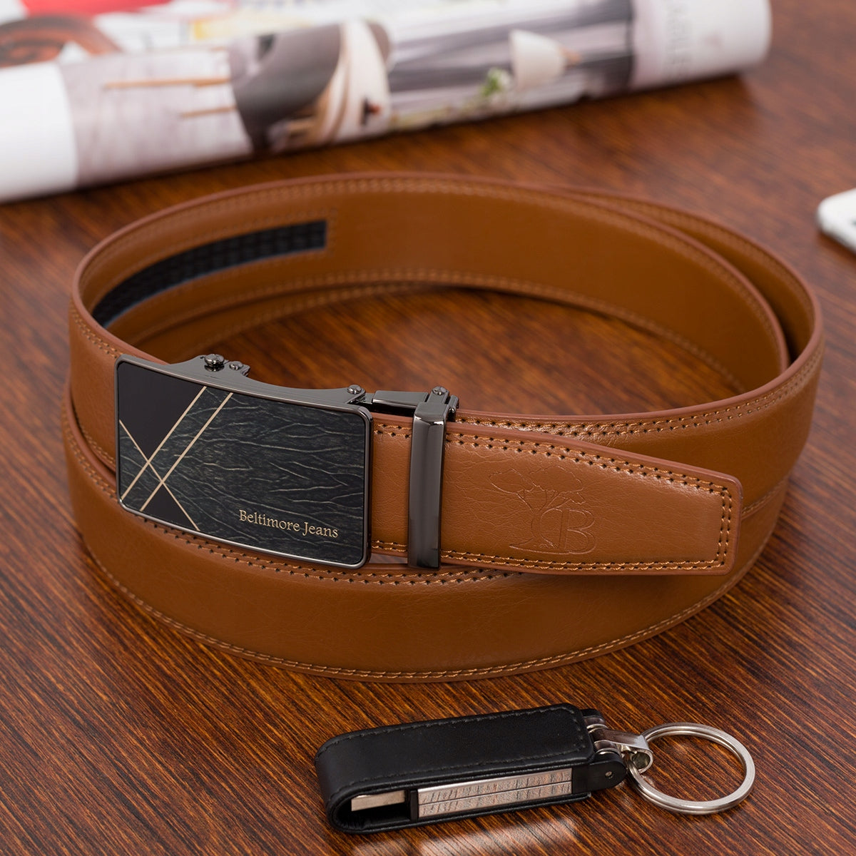 Vyriškas odinis diržo ir piniginės rinkinys rudos spalvos dėžutėje Beltimore