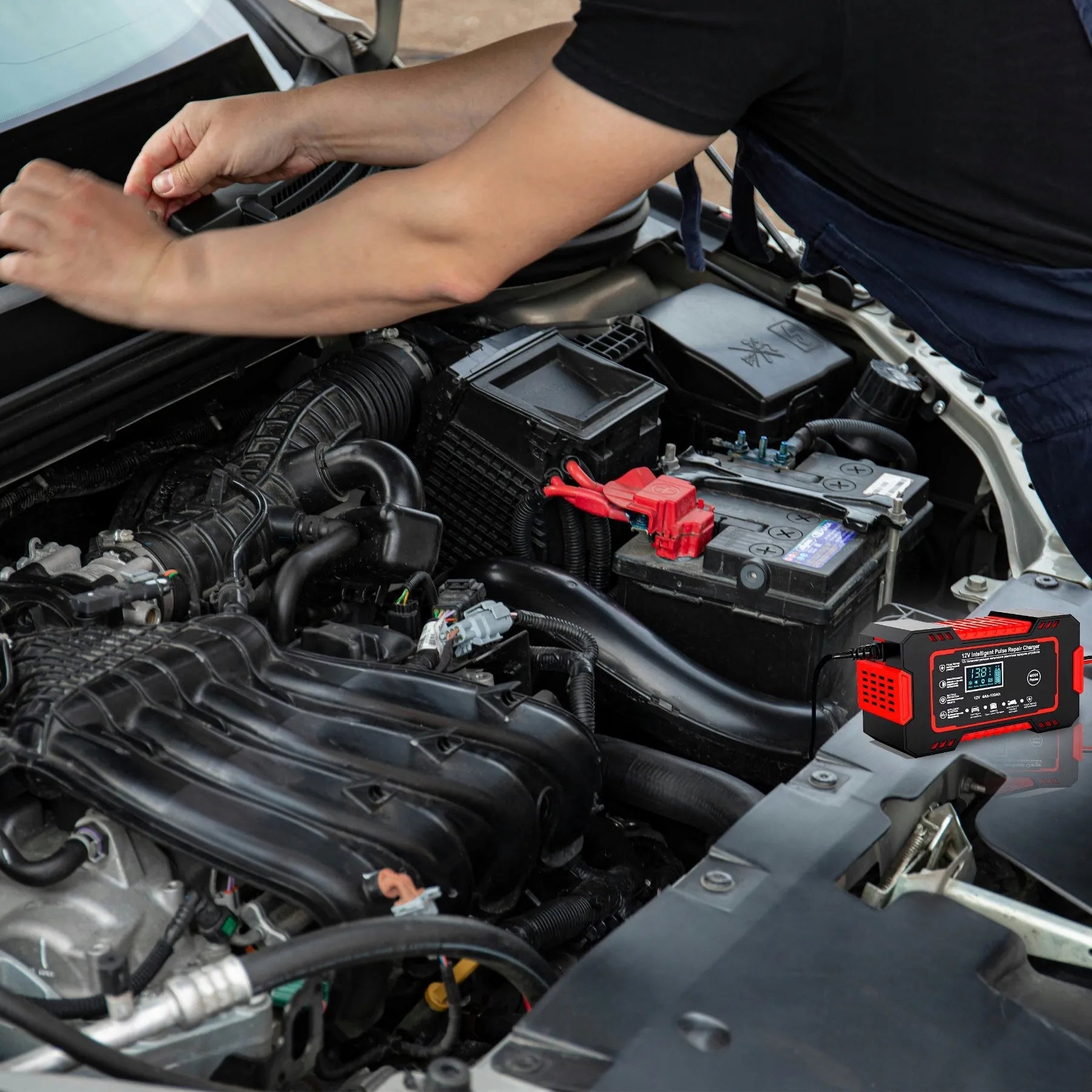 Automatinis automobilio akumuliatoriaus įkroviklis 12V 6A su remonto funkcija ir LCD ekranu