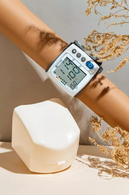 Automatinis riešinis kraujospūdžio matuoklis ORO-SM3 Comfort su dėklu ir aritmijos aptikimo funkcija