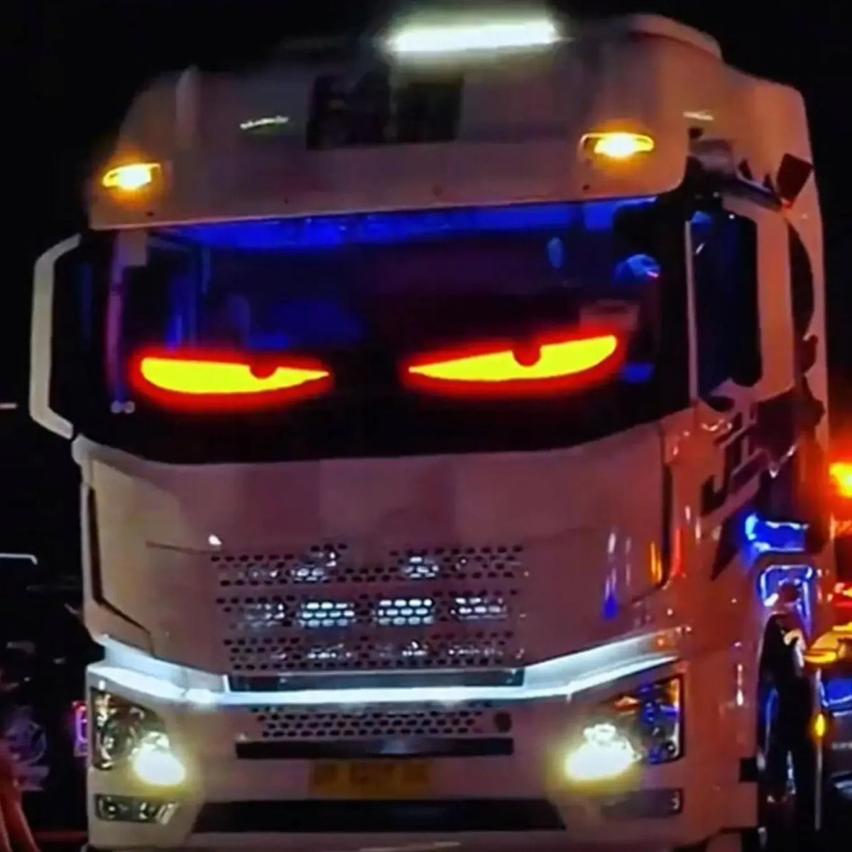 Automobilinis lankstus LED ekranas „Diabelskie oczy“, 120 × 595 mm, sunkvežimiui